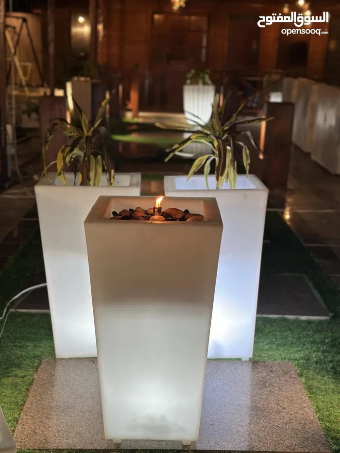 منتجات بلاستيكية مضيئة( احواض زرع حديقة ديكورات استاندات)