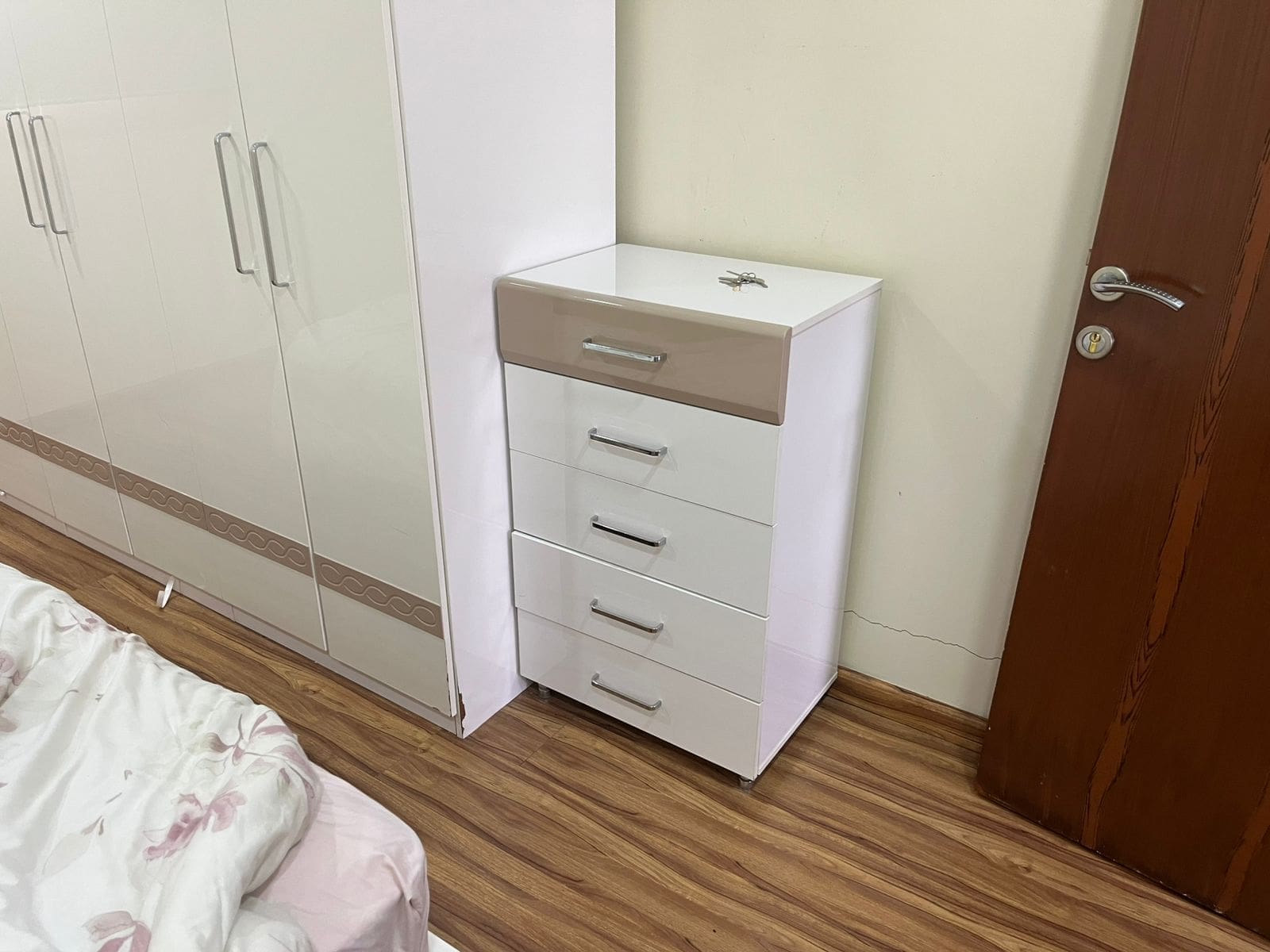 راعي دينا نقل عفش حي الحمراء 0559803796