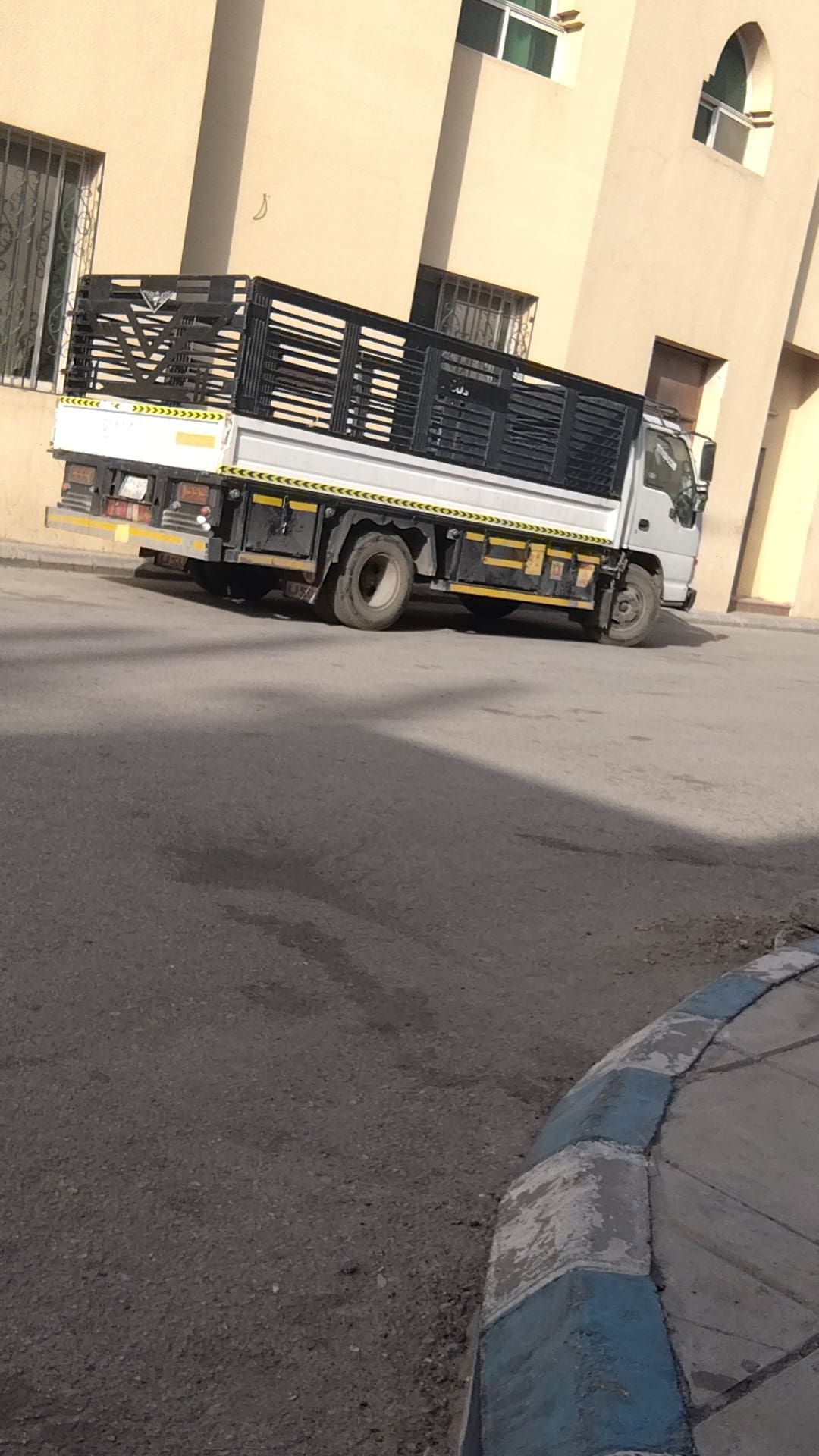 دينا نقل عفش حي السويدي