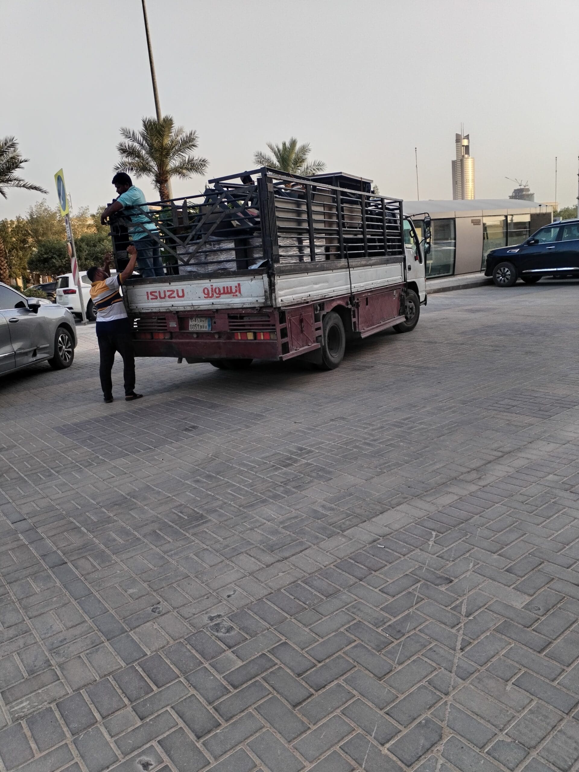 دينا طش اثاث قديم حي الصحافة 0502870954