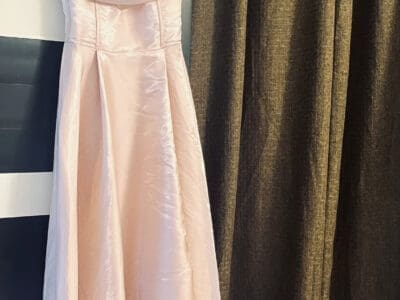 فستان للبيع