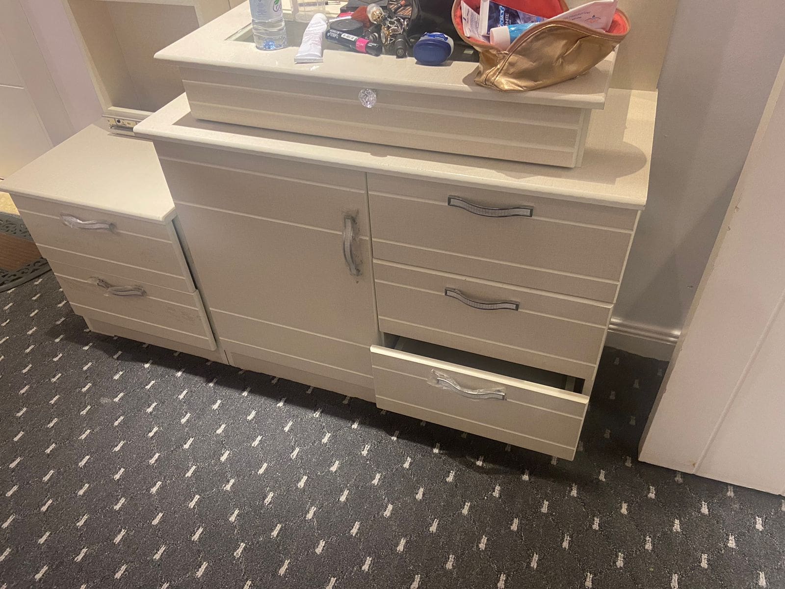 دنه التخلص نتخلص من الاثاث القديم بالرياض 0533162272 اتصل الان